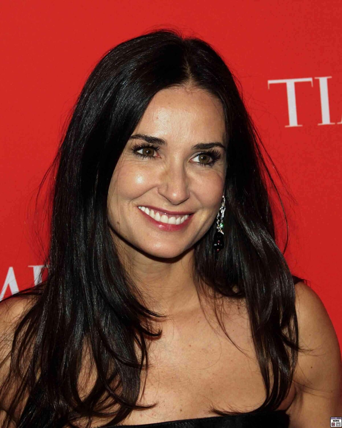 Demi Moore’s Quirky Nighttime Rituals and Stylish TV Appearance