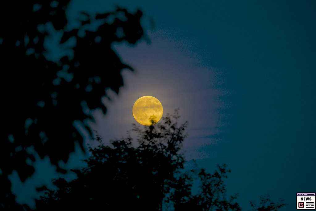 Witness the Super Harvest Moon Eclipse Transform Our Skies