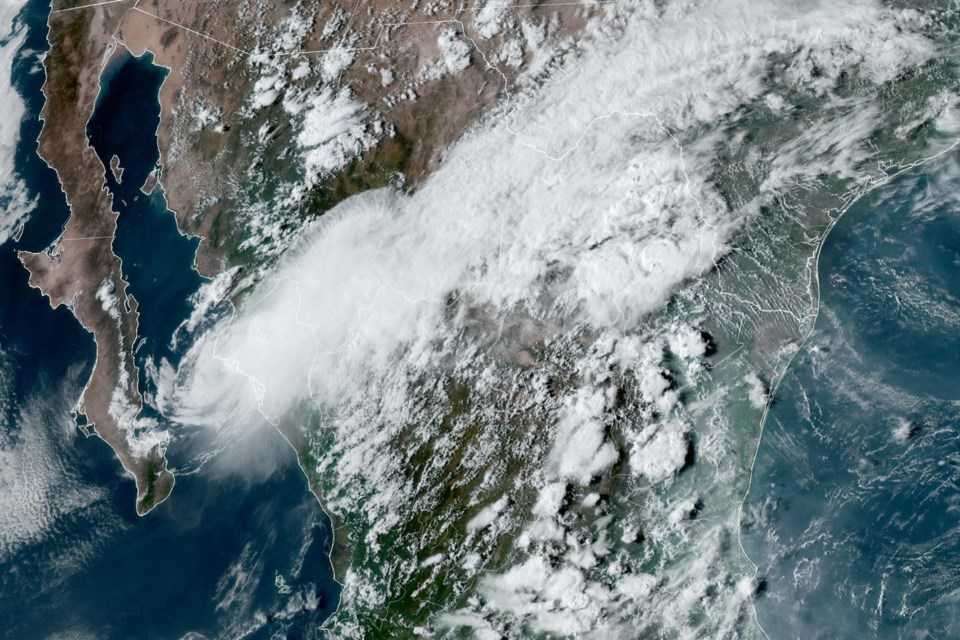 Tropical Storm Ileana Approaches Los Cabos with Heavy Rains