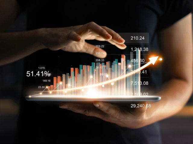 Market Momentum Watch: US Economic Indicators and Rising Stocks