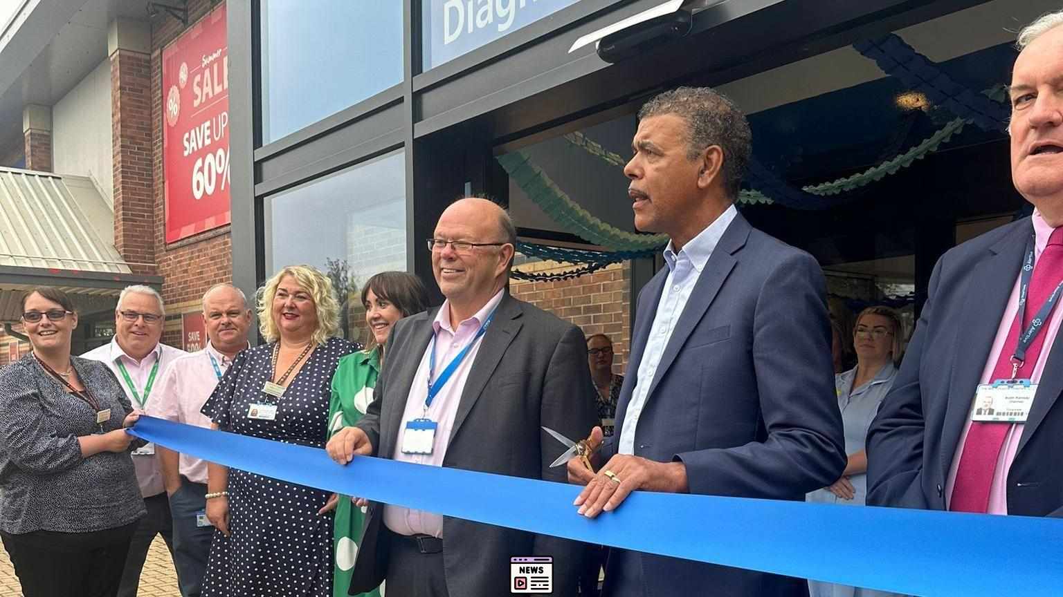 “Chris Kamara Unveils Wakefield’s New Health Hub and Teams Up with Brew York for ‘Unbelievable’ Beer!”