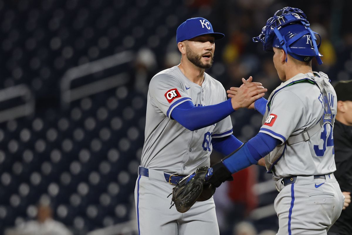 Royals Rally with Strong Bullpen to Edge Nationals and Near Playoffs