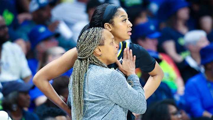 Chicago Sky Parts Ways with Coach Weatherspoon Amidst Challenges