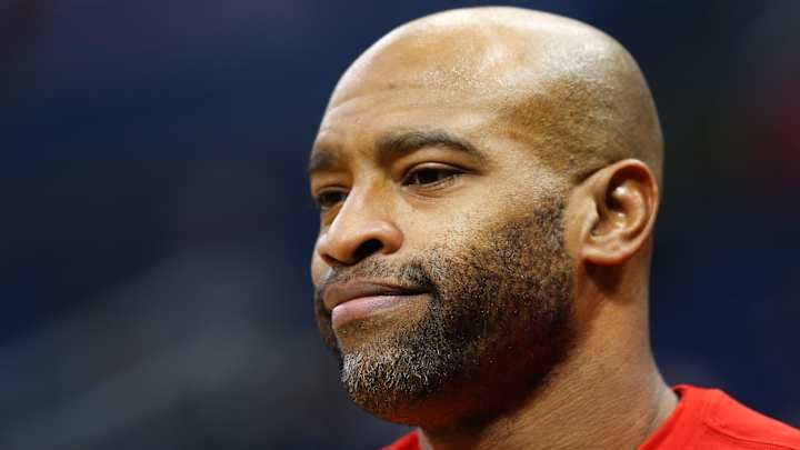 Vince Carter’s Heartfelt Tribute as Raptors Retire His Jersey Across Toronto