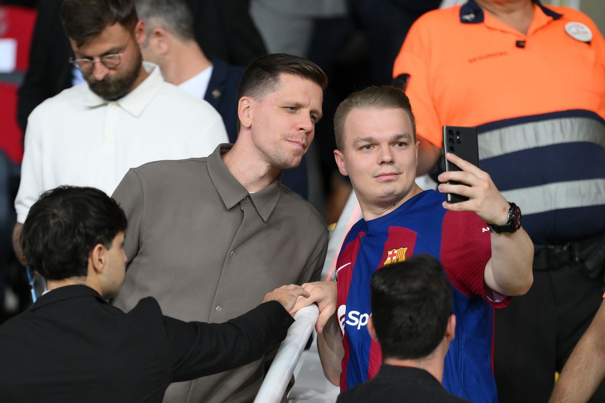 Szczęsny’s Spectator Moment During Champions League Excitement