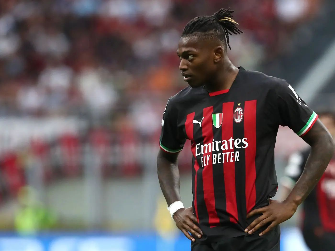 AC Milan’s Leao Raises Alarm on Victor Boniface’s Threat