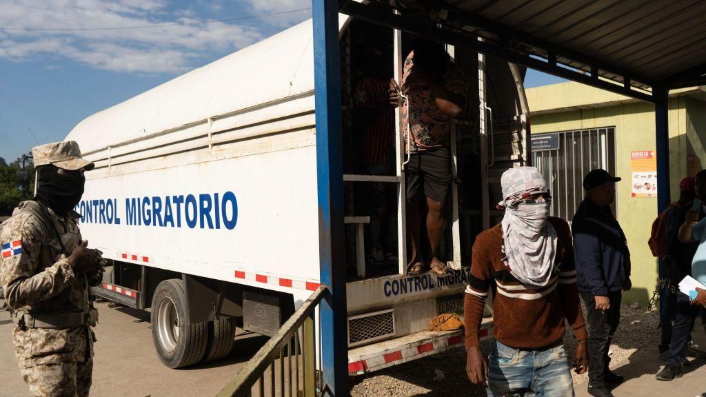 Dominican Republic Plans Weekly Deportation of Migrants