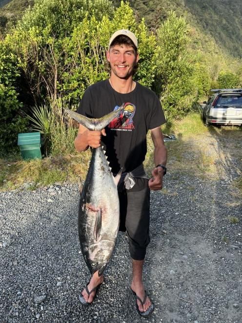 Tragic Loss: Young Kayaker’s Journey Ends in Milford Sound