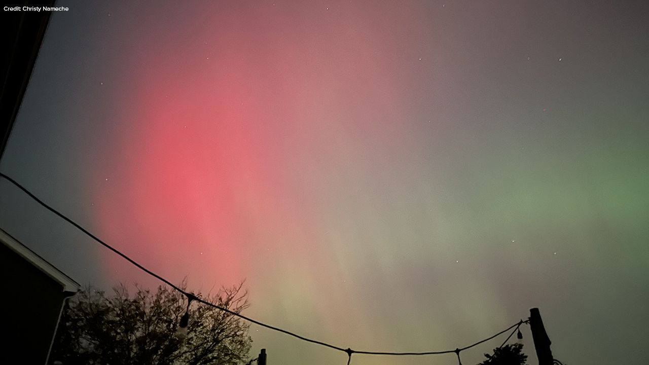 Northern Lights Dazzle Across the Midwest and South