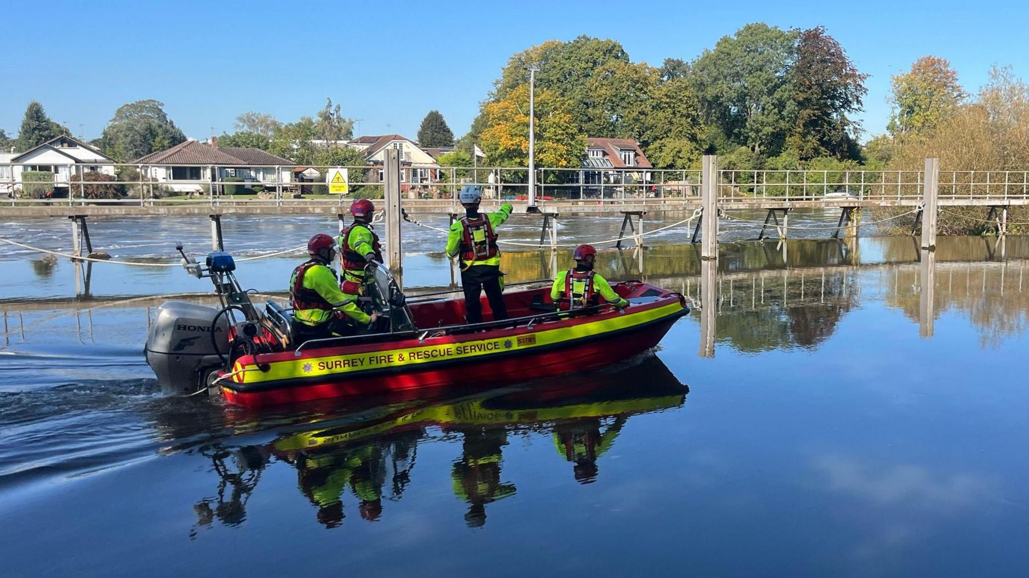 Tragic Thames Incident: Search for Missing Boater After Capsize