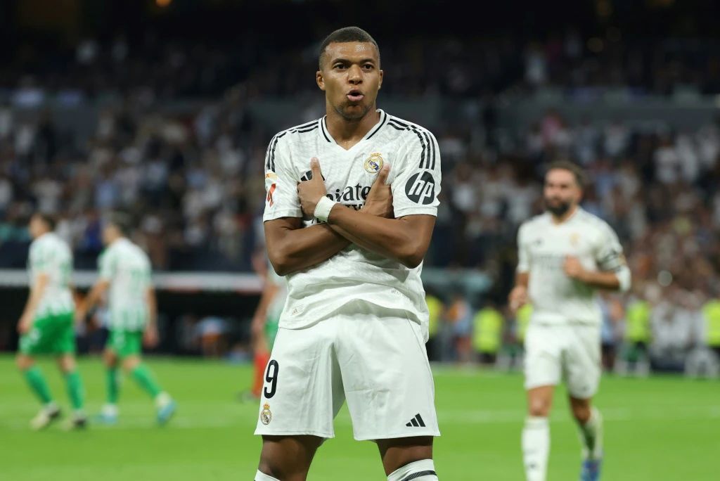 Mbappé Faces Backlash Amid Nightlife and Ballon d’Or Dreams