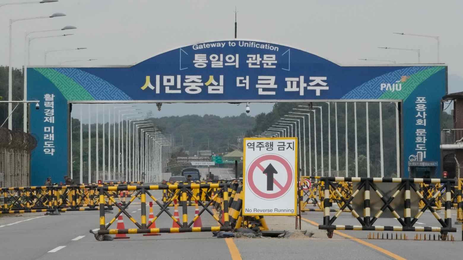 North Korea Threatens Inter-Korean Roads Amid Defections