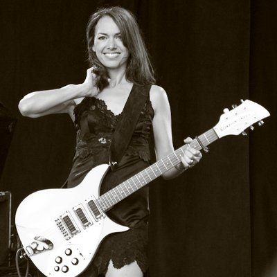 Susanna Hoffs Net Worth